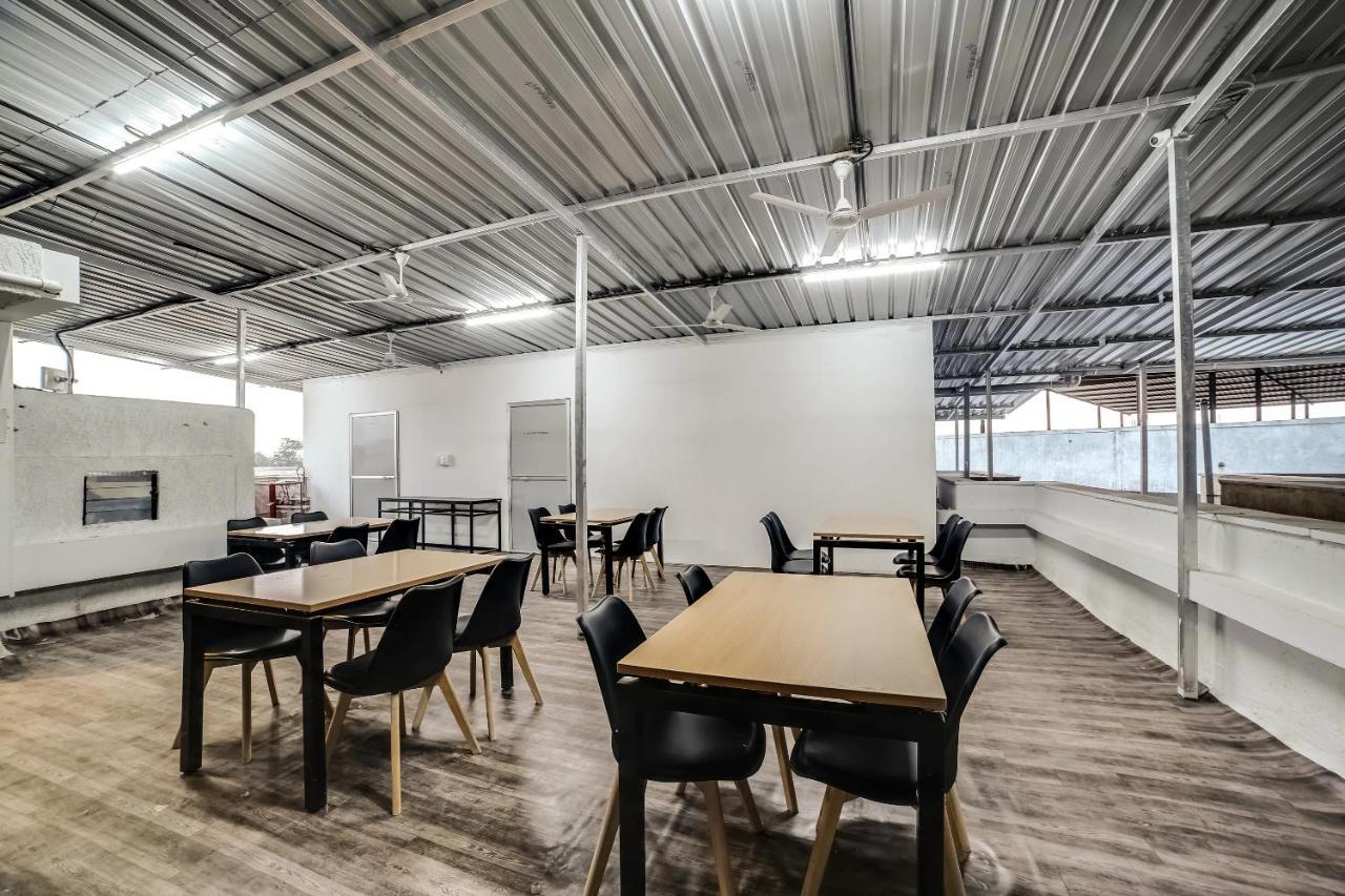 Hotel Bhumi World Bhiwandi Экстерьер фото